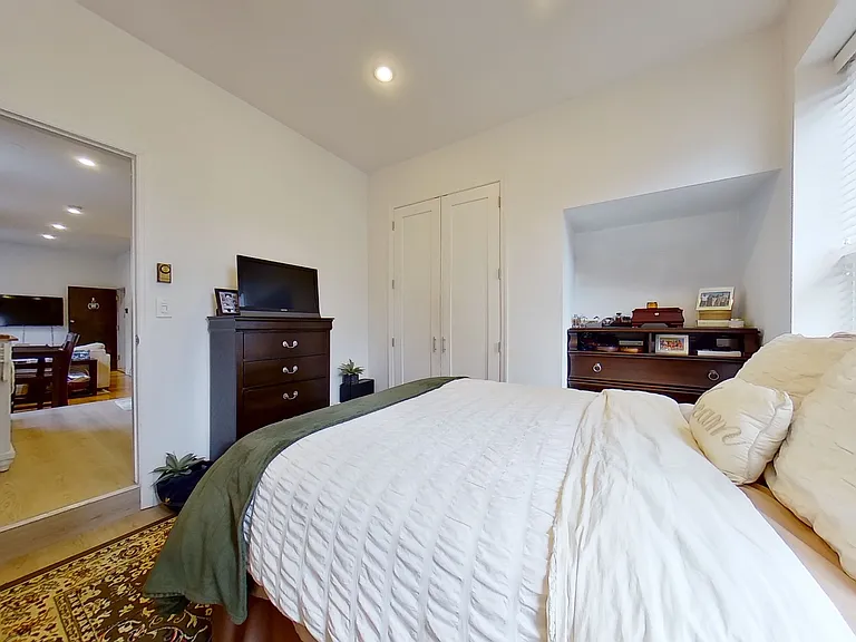 834 Hudson St #1C — Photo 10