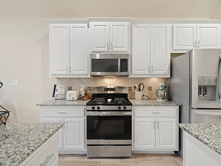 2428 Granite Hill Dr — Photo 30
