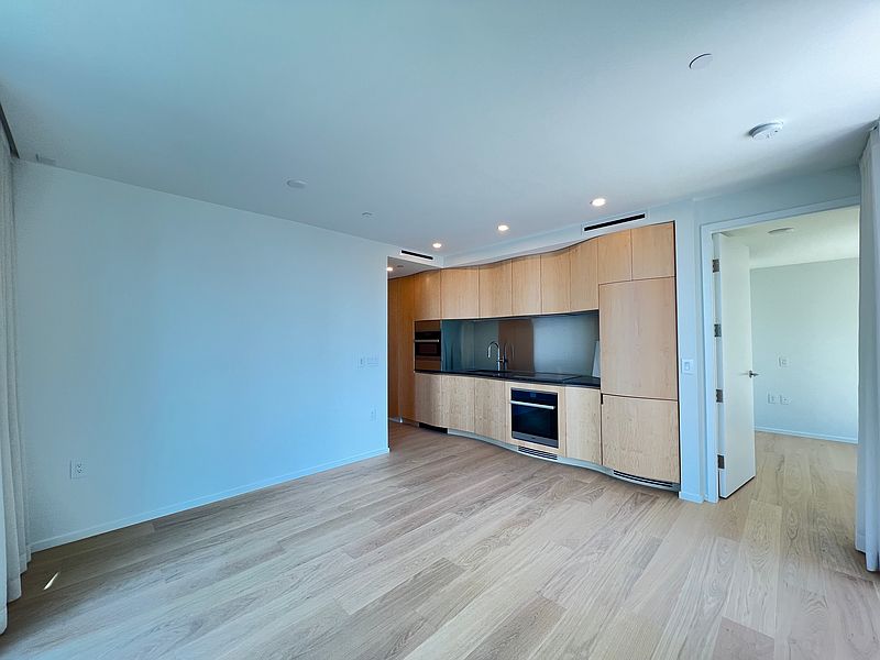 Vancouver Apartment for rent - 2 Bedrooms — photo 2
