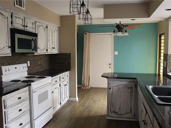 4th image of 25 Oakbrook Dr