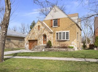 564 Selborne Rd, Riverside, IL 60546