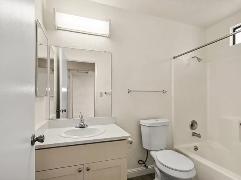 Sequoia Apartments 3 MONTHS FREE RENT on 3 and 4 bedroom townhomes — Photo 16