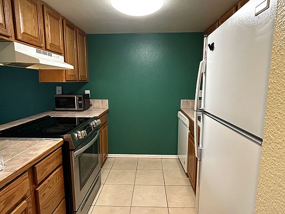 Small but efficient kitchen.