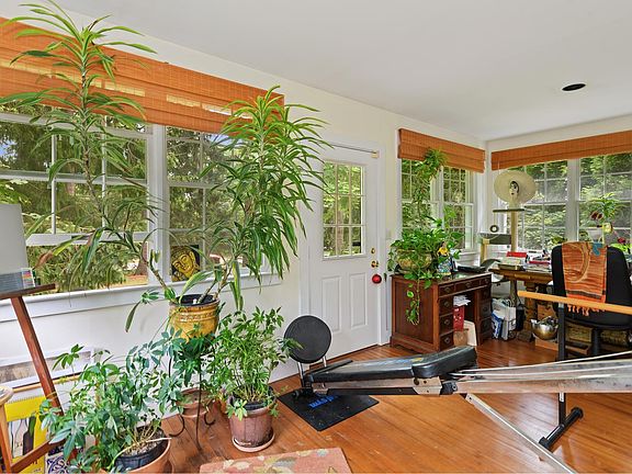 4th image of 11 Spinner Ln #Eh