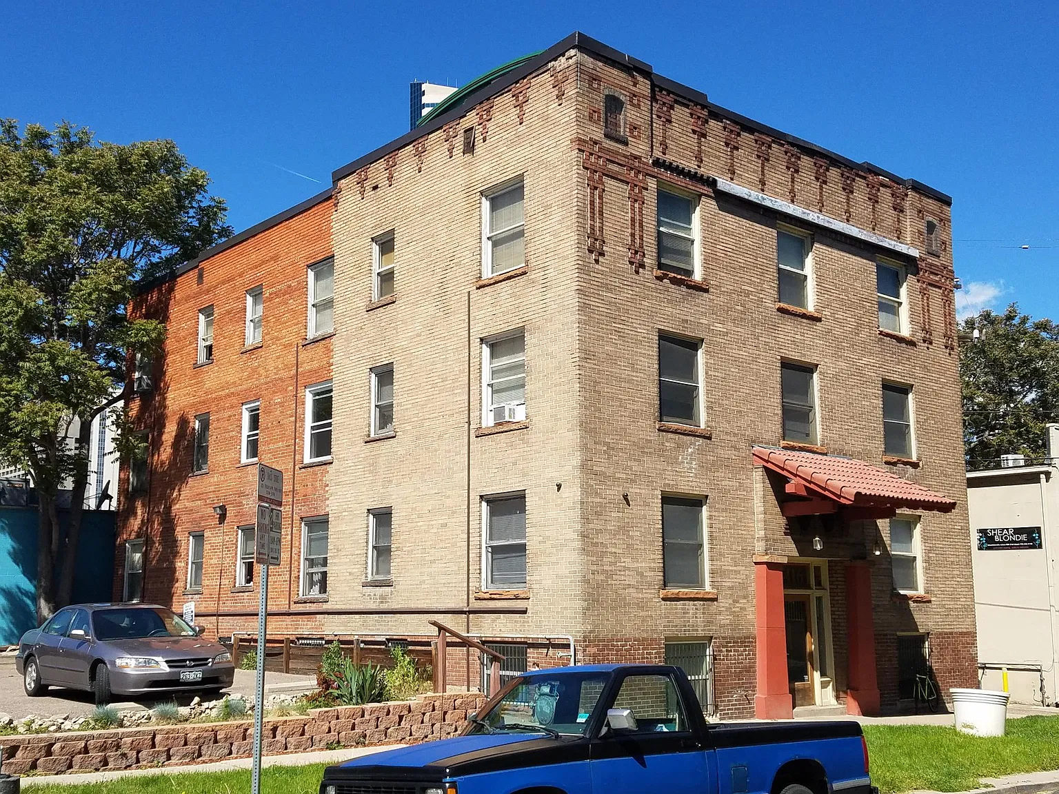 Studio, 370 sqft, $880 — Photo 2