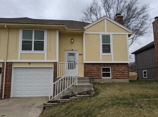 835 S Lindenwood Dr, Olathe, KS 66062