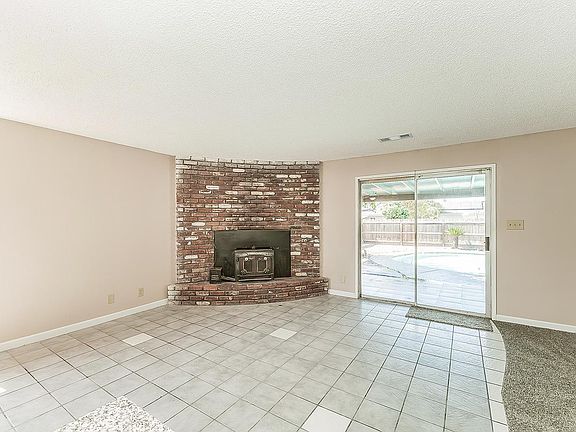 5th image of 1375 S Cyrier Ave