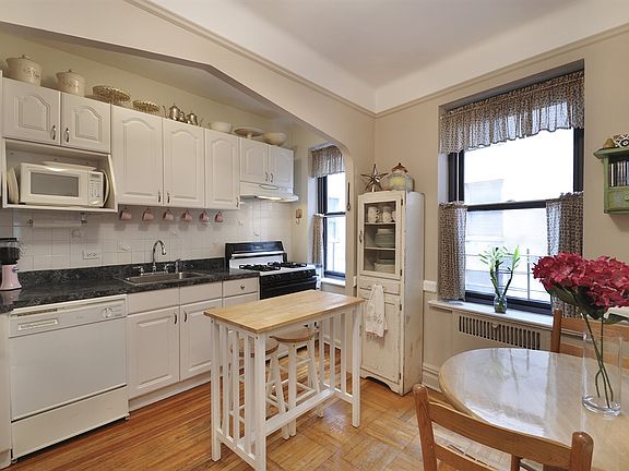 3rd image of 200 Pinehurst Ave APT 2H