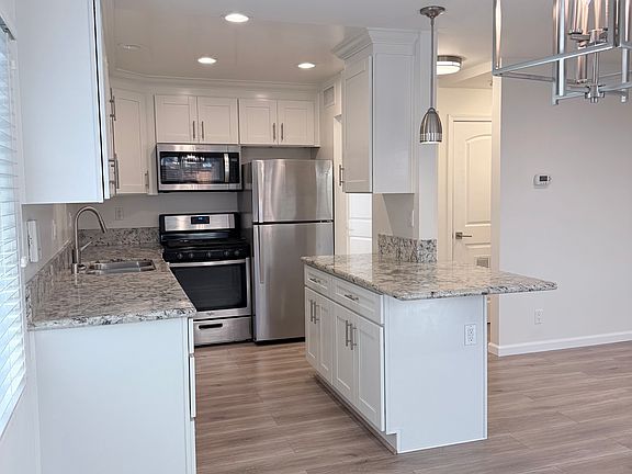 3rd image of 1612 S Bundy Dr APT 1