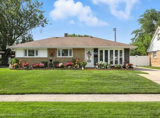 7013 Saratoga Dr, Bridgeview, IL 60455
