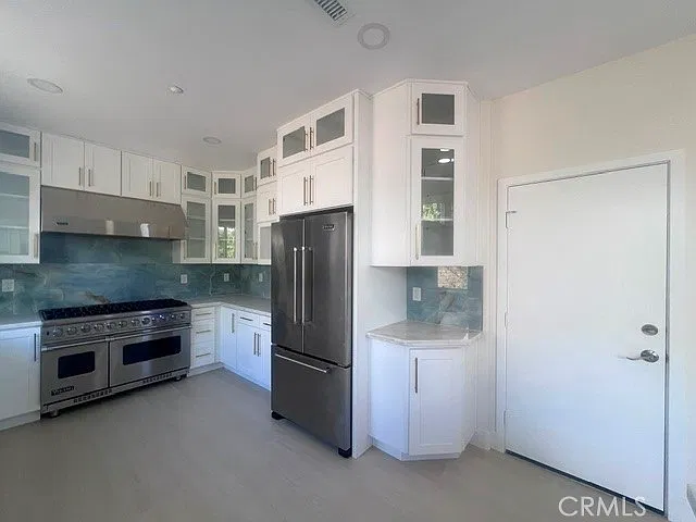 3 bed, 2.5 bath, 1731 sqft, $4,200 — Photo 4