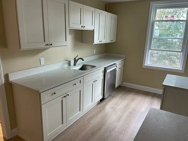 325 Adams St #7 — Photo 2