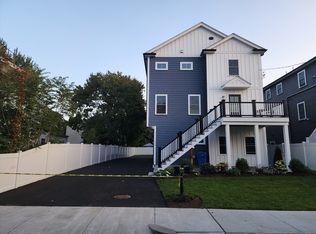 122 Russell St #2, Waltham, MA 02453