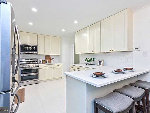 4th image of 9826 Covent Ct