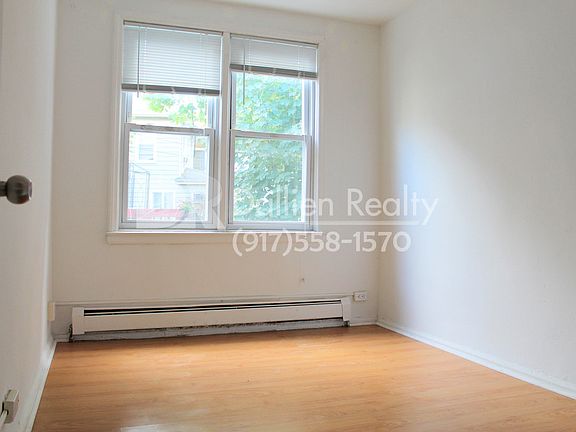 5th image of 3142 Kings Hwy #1