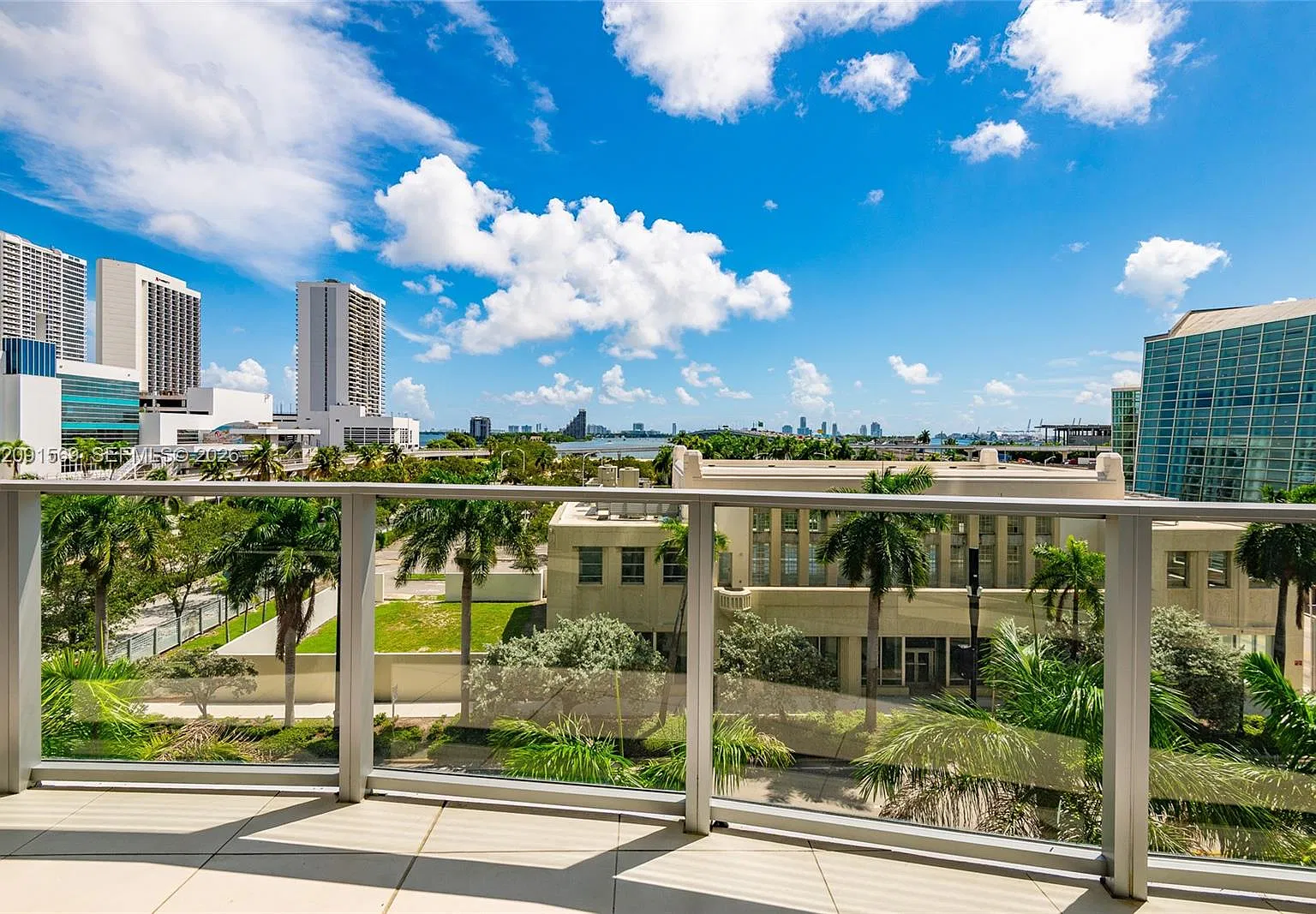 Casa Bella Residences — Photo 2