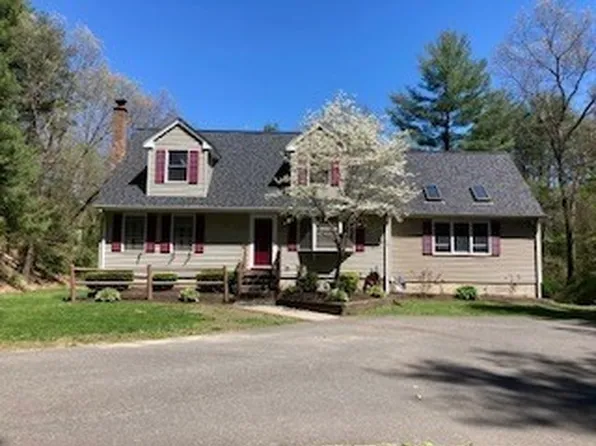 31 Goodell St, Belchertown, MA 01007