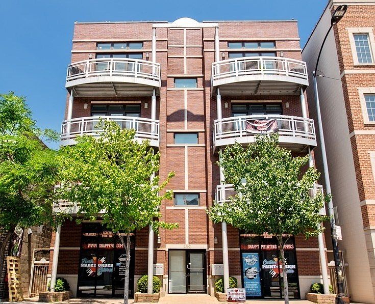 1st image of 2250 W Foster Ave Unit 4W