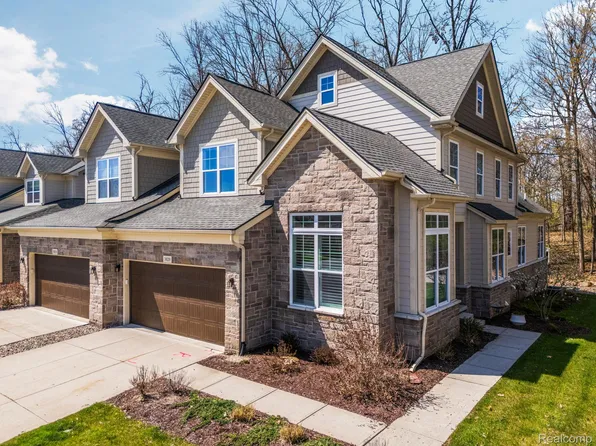 3020 N Spurway Dr, Ann Arbor, MI 48105