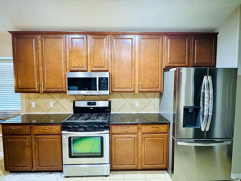 2512 Ericanna Ln — Photo 6