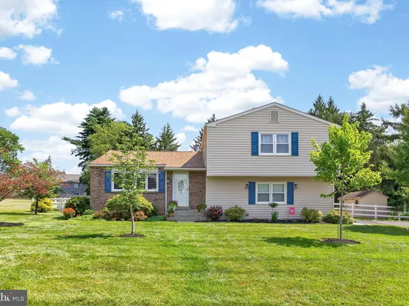 1340 Barton Dr, Fort Washington, PA 19034