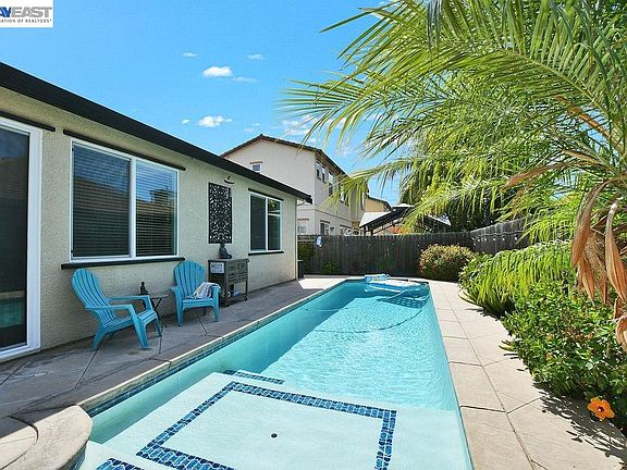 4th image of 1312 Tuolumne Way
