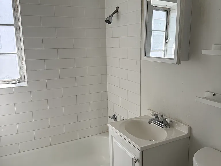 2101 SW 3rd Ave #5 — Photo 2