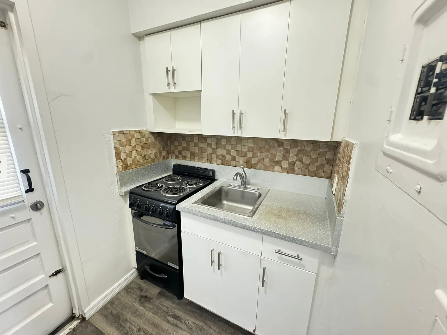 Studio, 500 sqft, $1,400 — Photo 2