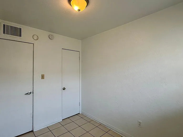 7532 N 21st Ave — Photo 15