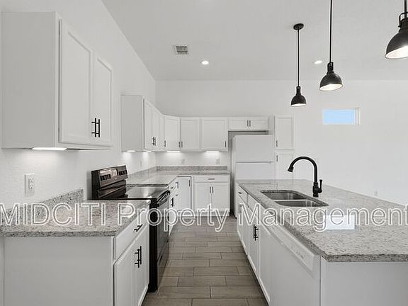 5th image of 895 E Mather St