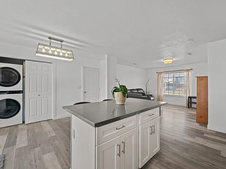 722 S 1370 W — Photo 9