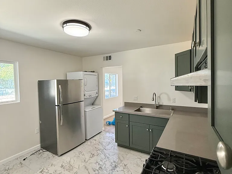 14606 Gilmore St #2 — Photo 5