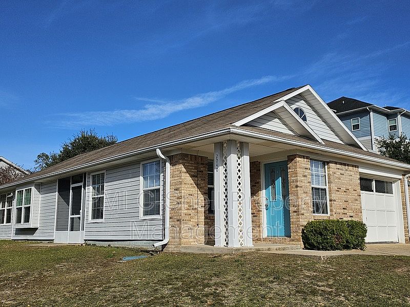 1st image of 2040 Cambridge Cir