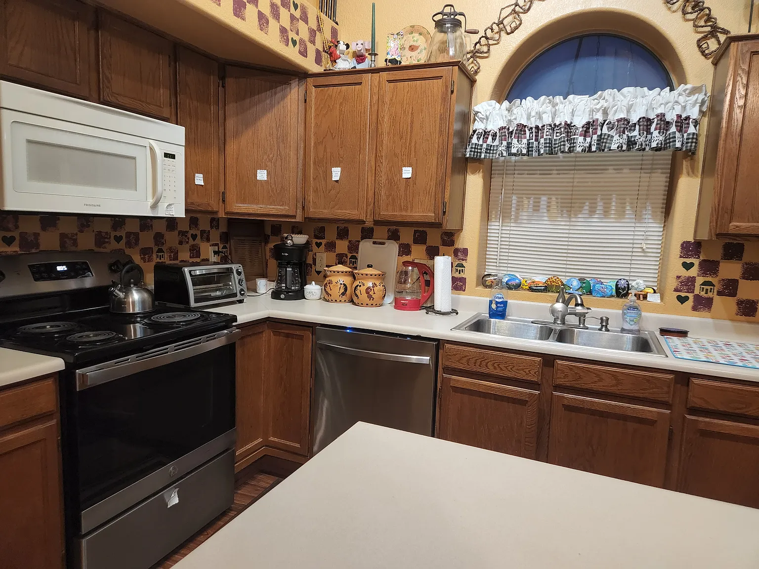 2 bed, 2201 sqft, $2,500 — Photo 3