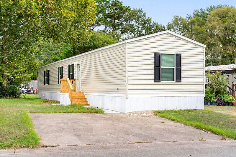 3 bed, 2.0 bath, 1216 sqft, $1,499 — Photo 1