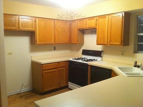 3rd image of 1004 Bentley Ln