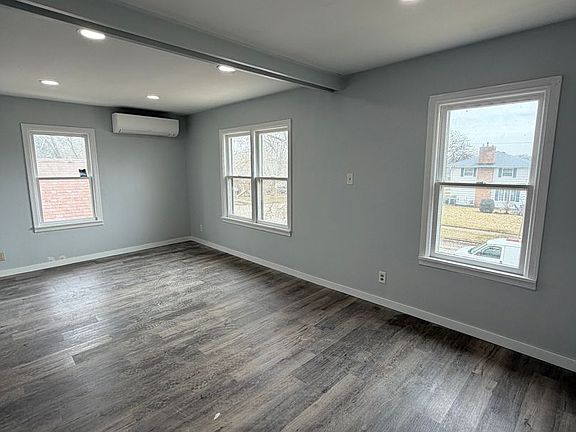 3rd image of 806 S 16th St