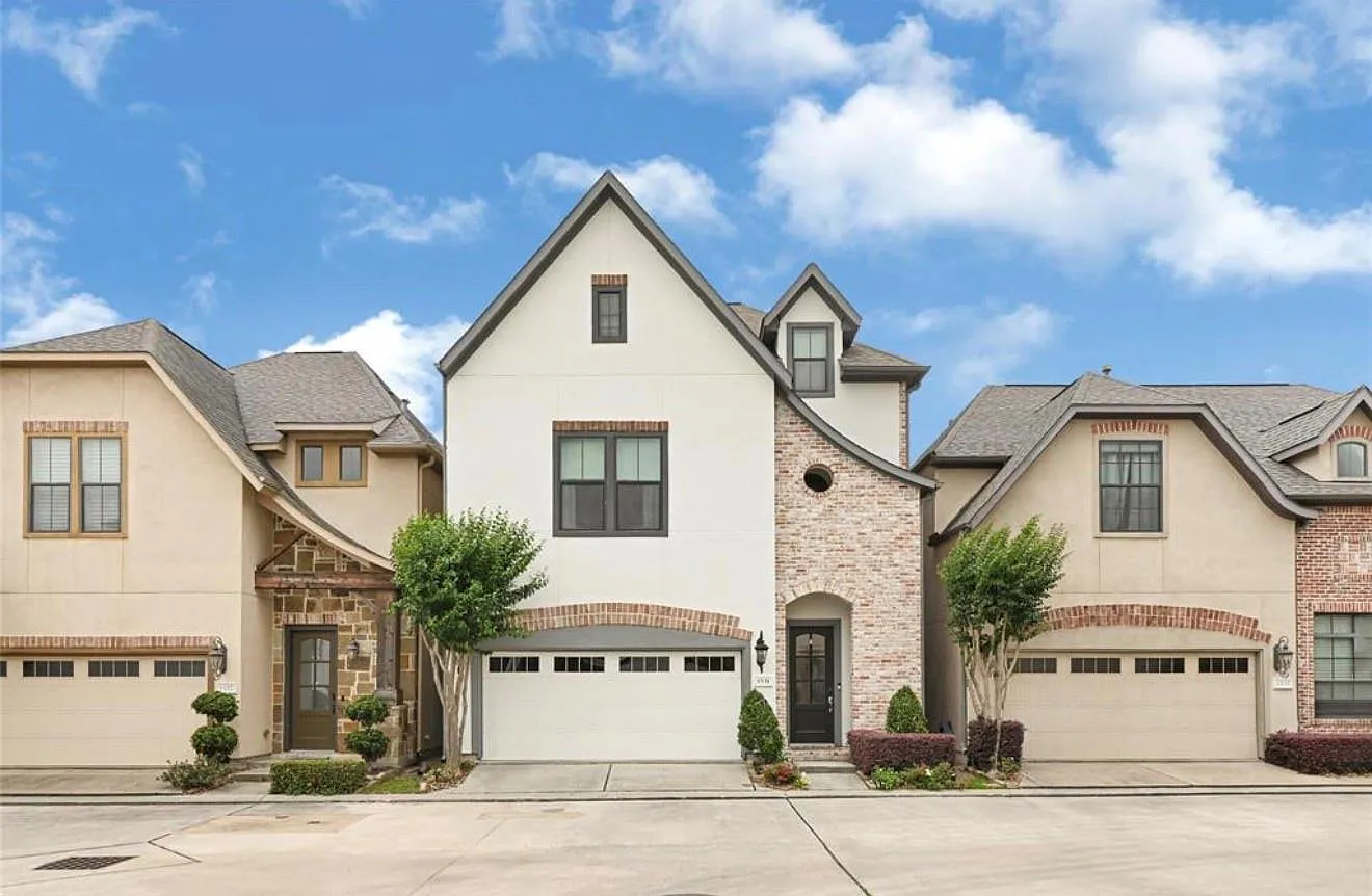 4 bed, 3.5 bath, 2569 sqft, $3,825 — Photo 2