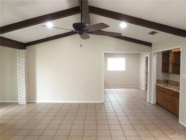 118 E Iris Ave — Photo 4