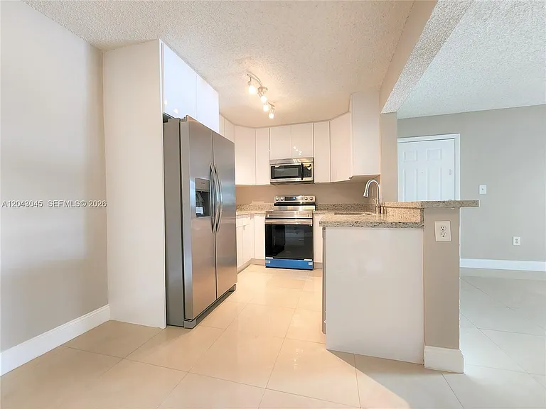 251 Palm Cir W #204 — Photo 6