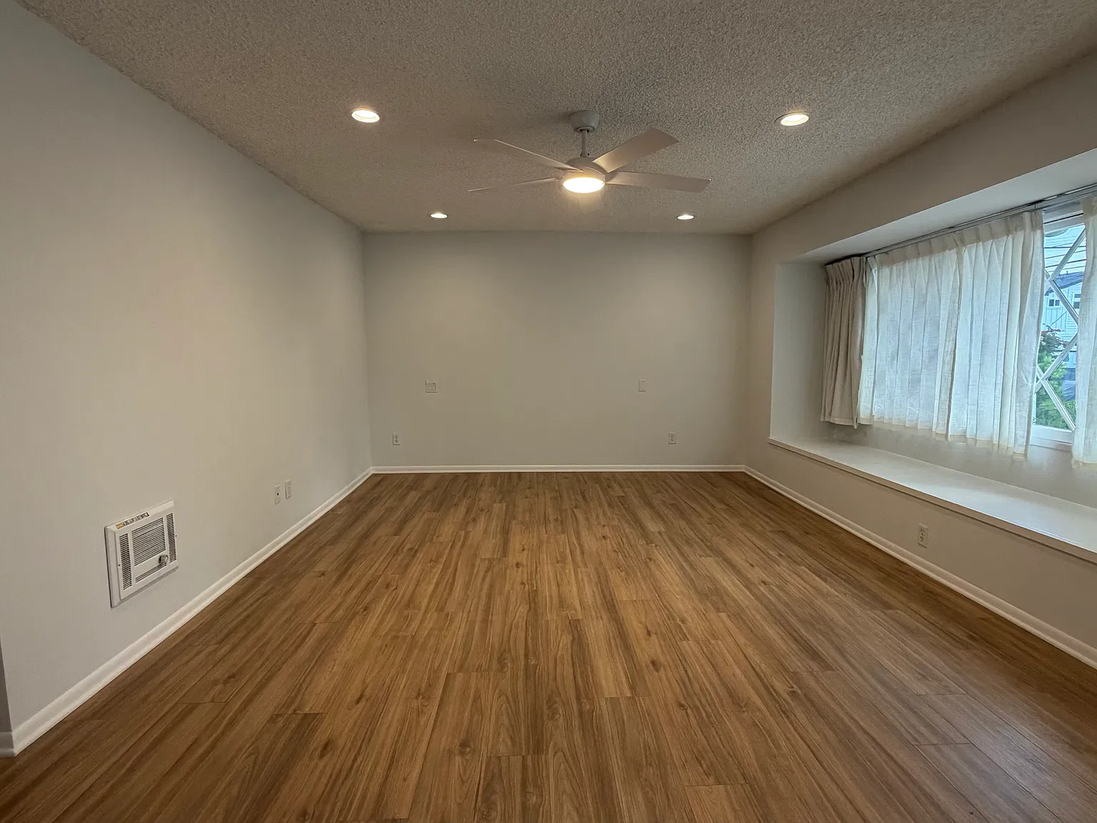 2 bed, 1350 sqft, $3,895 — Photo 2