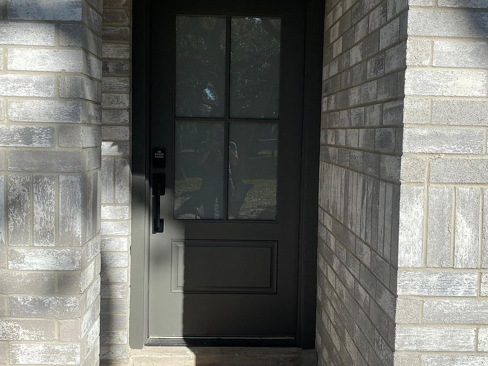 1st image of 425 Club Lake Dr