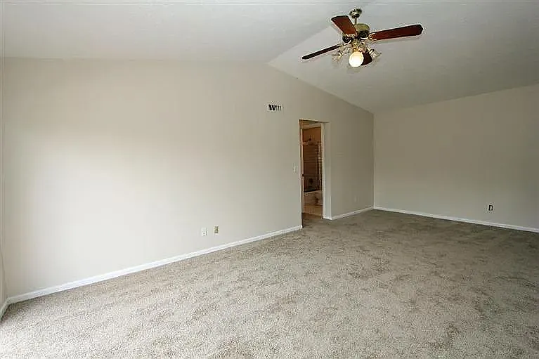 2 bed, 1.5 bath, 900 sqft, $1,295 — Photo 3