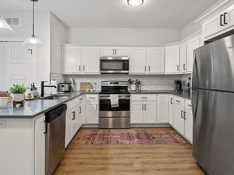 3216-3218 Gerig — Photo 7
