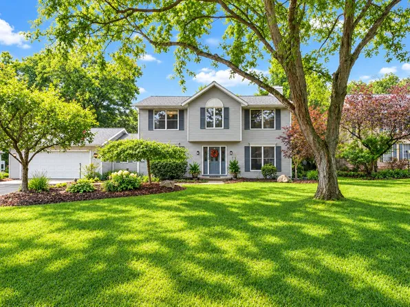 3055 Riverwoods Dr NE, Rockford, MI 49341