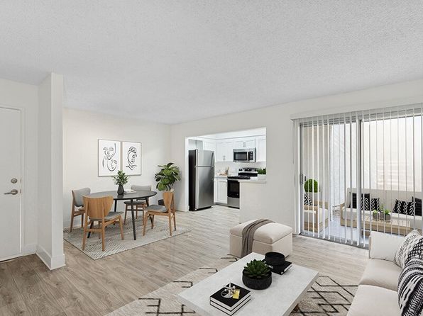2414 N Tustin Ave #24-T06