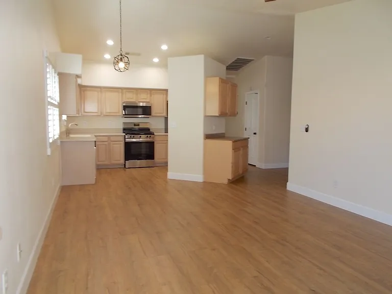 112 Golf Course St — Photo 9
