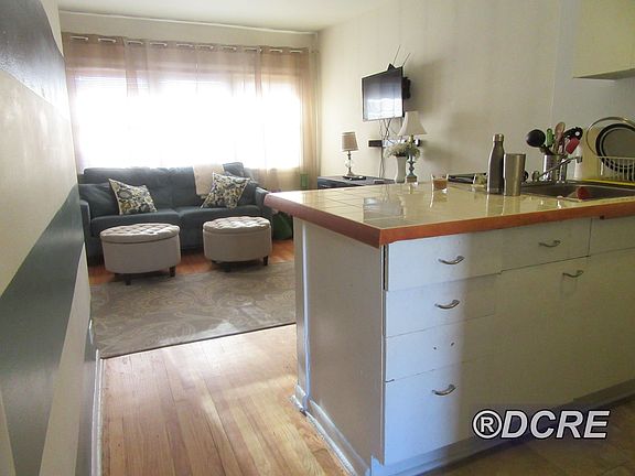 3rd image of 1922 W Pratt Blvd APT A2