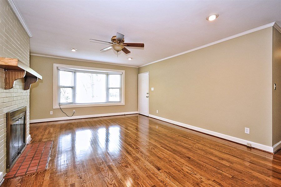 2nd image of 4106 Castlewood Rd