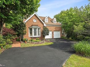 3723 Millpond Ct, Fairfax, VA 22033